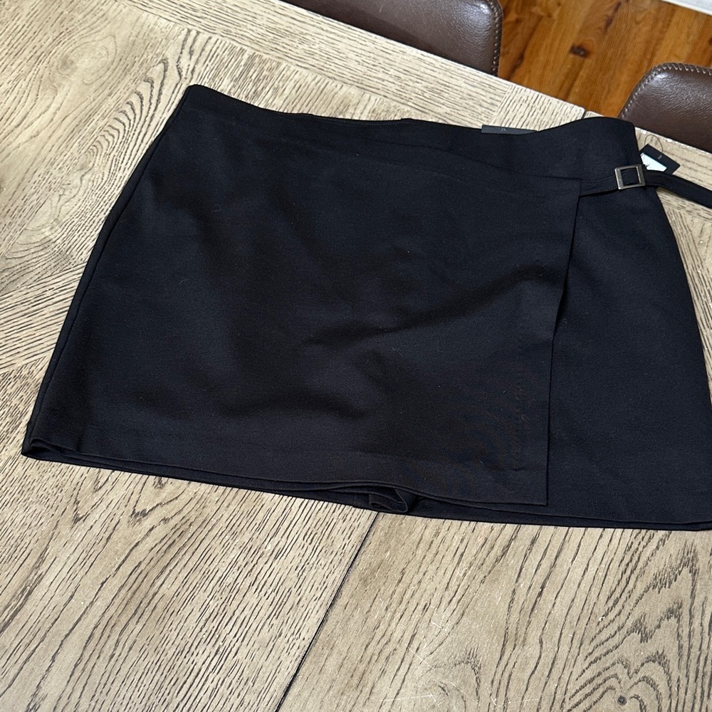 Kenneth Cole Black Skort